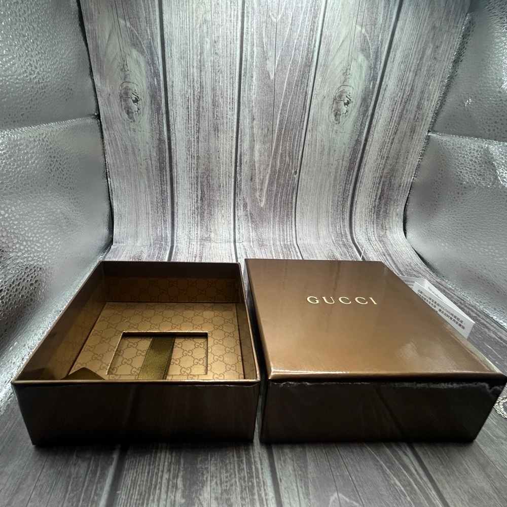 SOLD❤️ GUCCI Trademark Heart Silver Logo Necklace w/ Box & Dust Bag - Picture 10 of 16